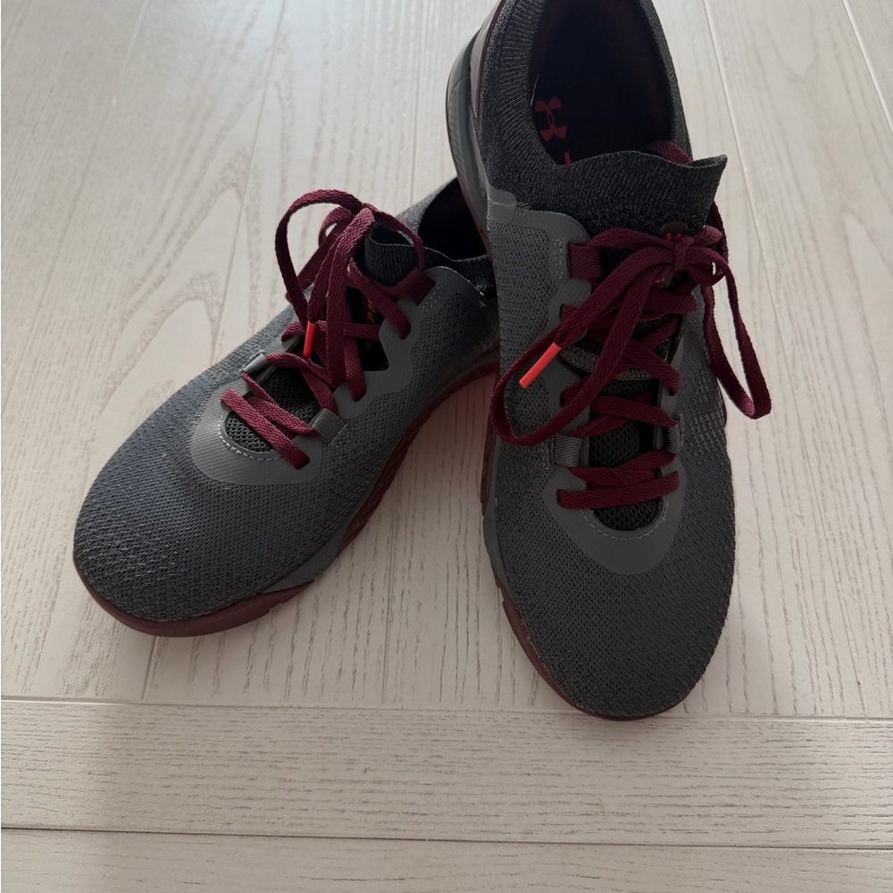 Under Armour Men's Gray and Burgundy Training Sneakers